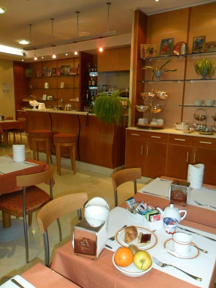 里维耶拉酒店 塞葛拉特 外观 照片